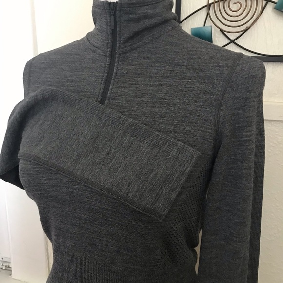 The north face sweater top - Picture 4 of 8